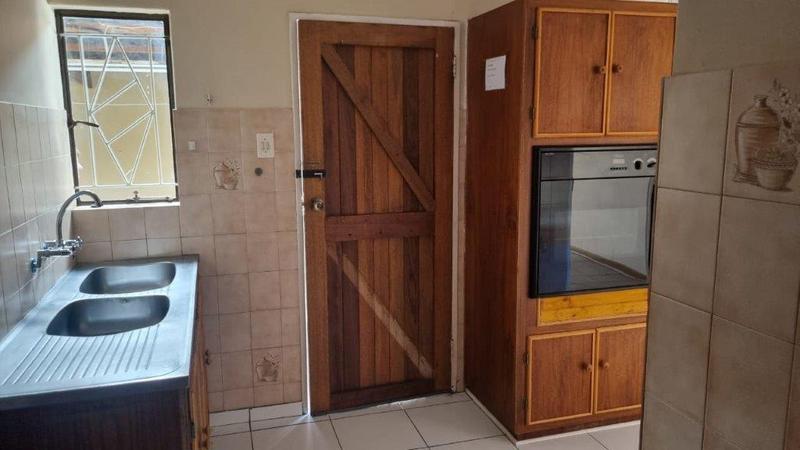 To Let 3 Bedroom Property for Rent in Ladybrand Free State
